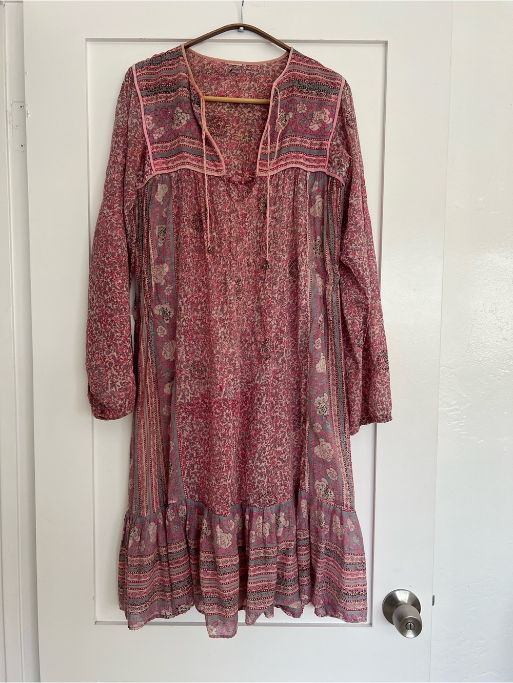 Vintage Bohemian Floral Long-Sleeve Midi Dress in Mauve Pink raised block print